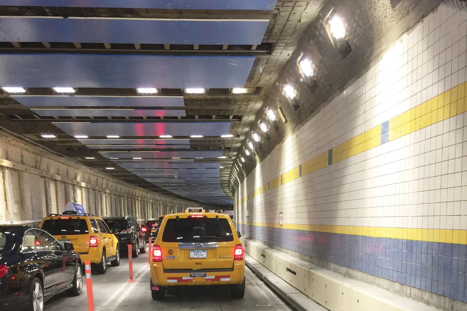 Energieeffiziente Tunnel-LED-Leuchten von Schréder garantieren Sicherheit im Queens MidTown Tunnel