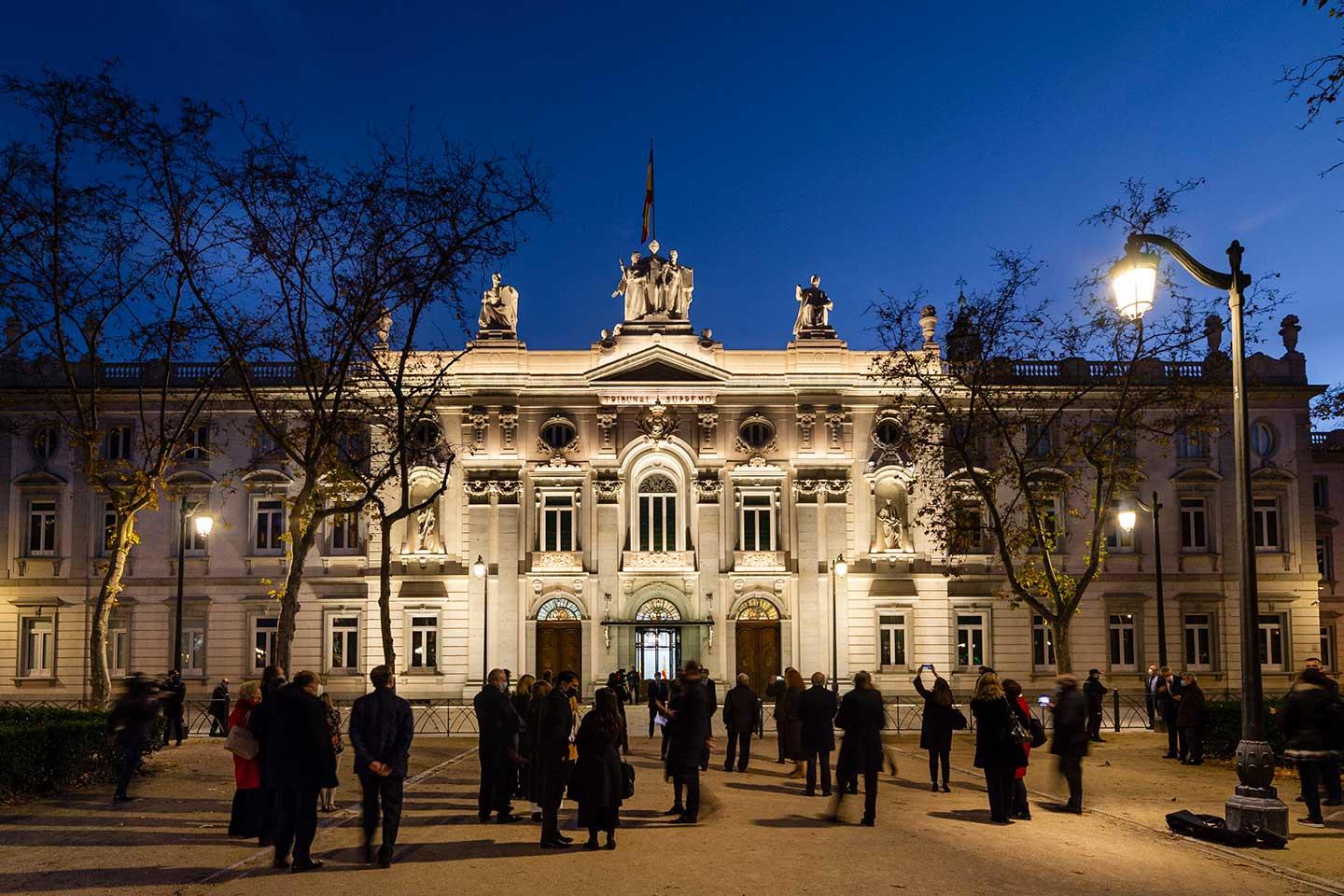 SCULP floodlights illuminate Supreme Courthouse in Madrid revealing intricate architectural details by night so passer-bys can admire