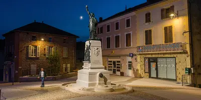 VALINTA bringt die architektonischen Details der Freiheitsstatue in Roybon perfekt zur Geltung